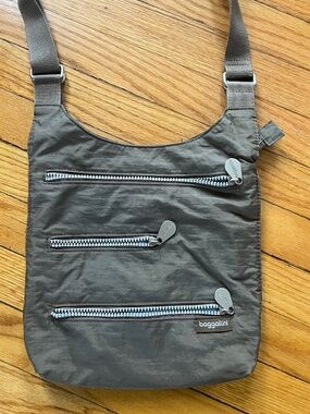 Baggallini Zipper Pocket Crossbody BROWN Adjustable Strap Lightweight Hobo Bag